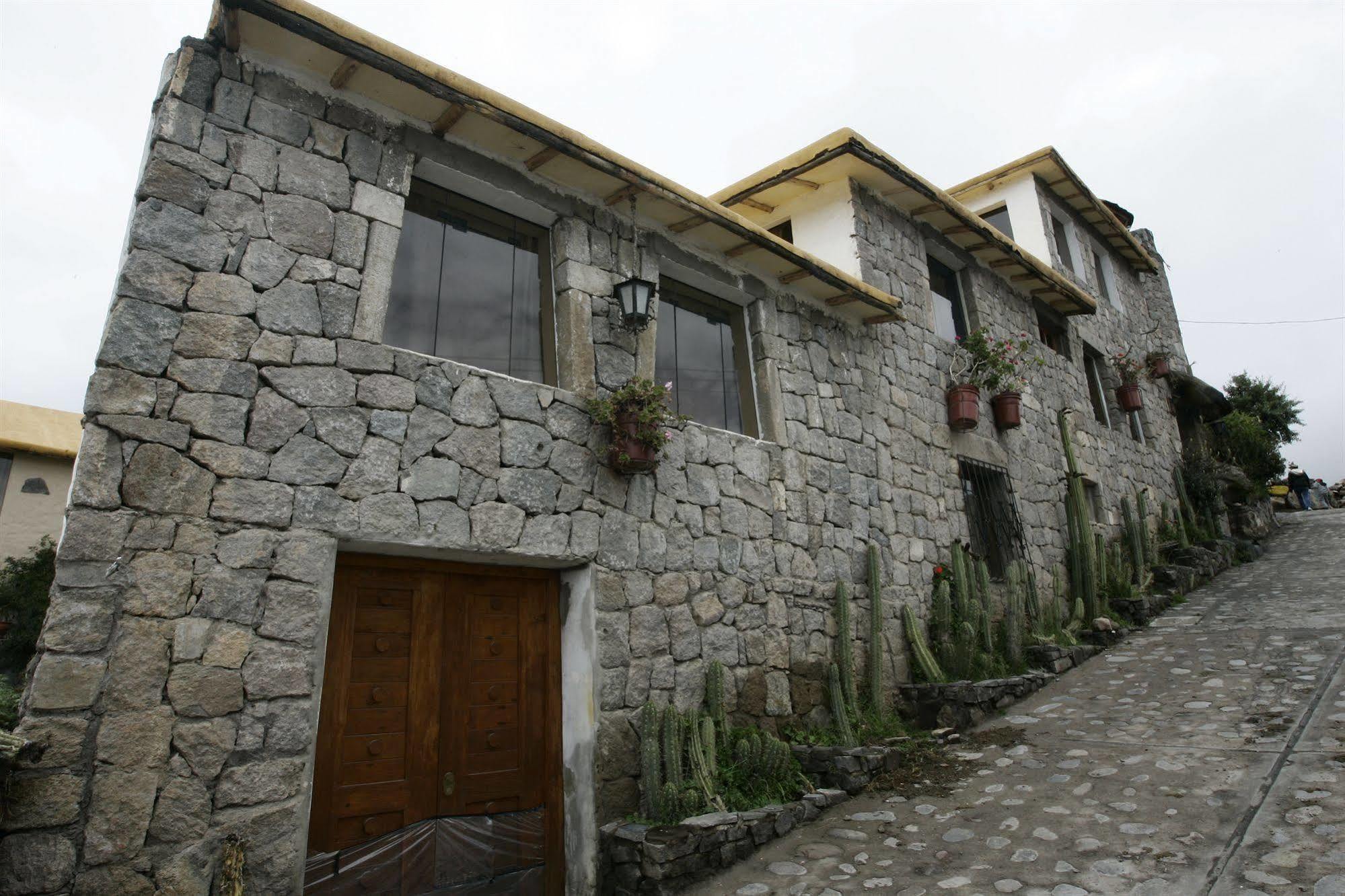 Hotel Kuntur Wassi Cabanaconde Exteriör bild
